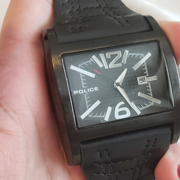 Watch - Police - Picture 2 of 3
